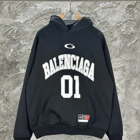 バレンシアガ パーカー