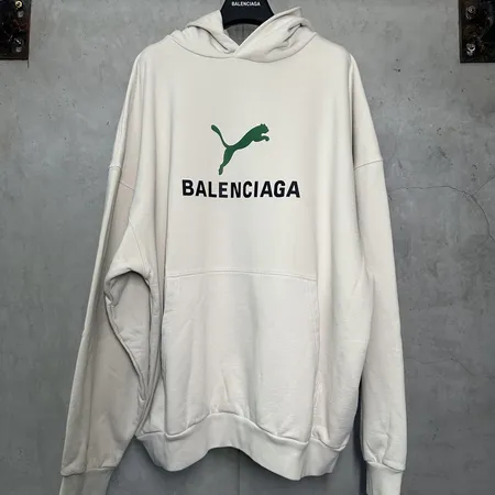 バレンシアガ パーカー