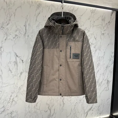 フェンディ ダウンジャケット