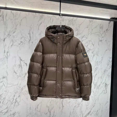 フェンディ ダウンジャケット
