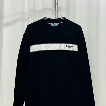 プラダ Tシャツ