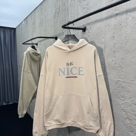 バレンシアガ パーカー