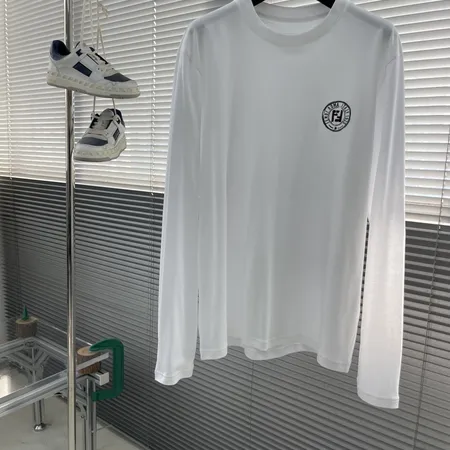 フェンディ Tシャツ