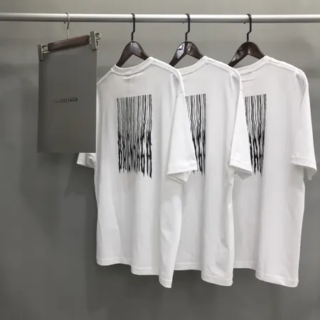 バレンシアガ Tシャツ