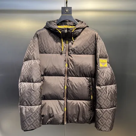 フェンディ ダウンジャケット