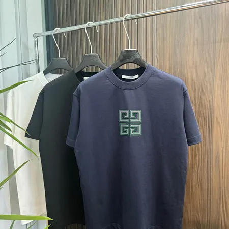 ジバンシィ Tシャツ