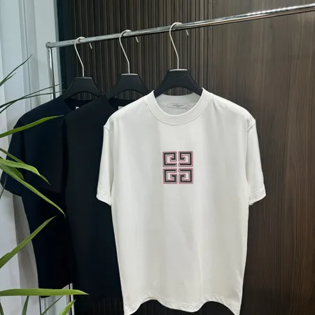 ジバンシィ Tシャツ