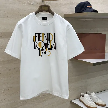 フェンディ Tシャツ