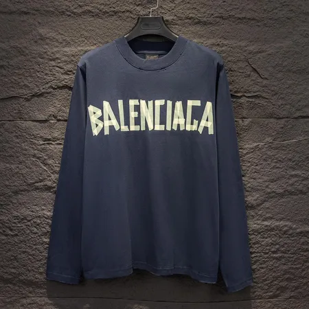 バレンシアガ Tシャツ