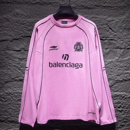 バレンシアガ Tシャツ