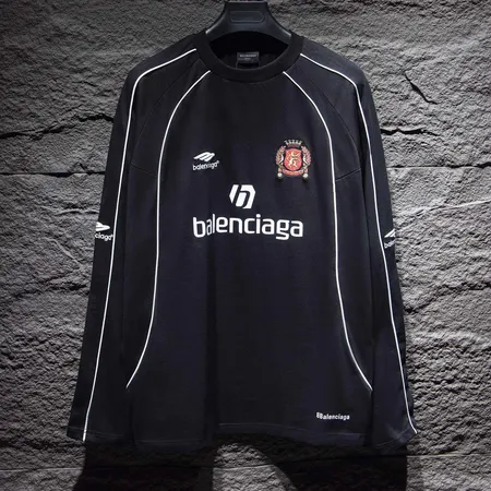 バレンシアガ Tシャツ