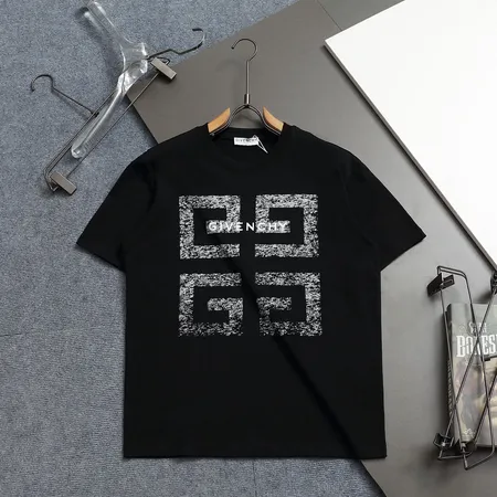 ジバンシィ Tシャツ