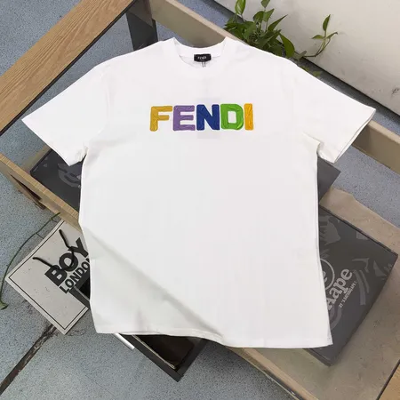 フェンディ Tシャツ