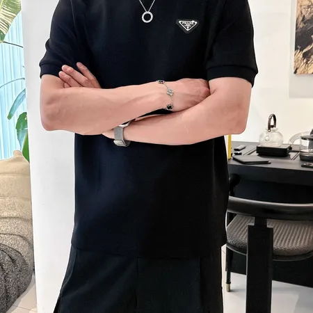プラダ Tシャツ