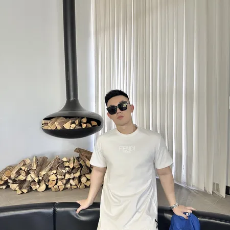 フェンディ Tシャツ