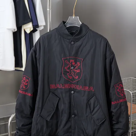 バレンシアガ ダウンジャケット