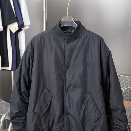 バレンシアガ ダウンジャケット