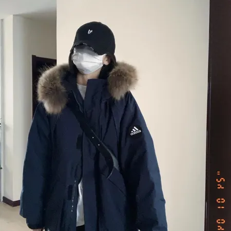 アディダス ダウンジャケット