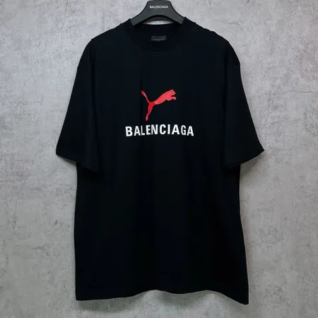 バレンシアガ Tシャツ