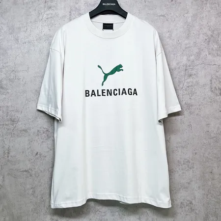 バレンシアガ Tシャツ