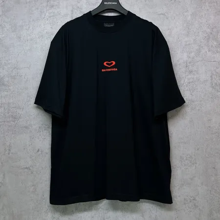 バレンシアガ Tシャツ