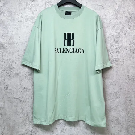 バレンシアガ Tシャツ