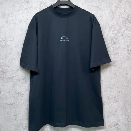 バレンシアガ Tシャツ