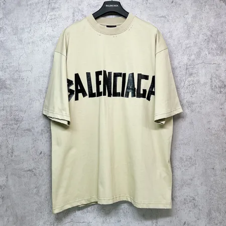 バレンシアガ Tシャツ