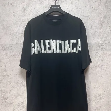 バレンシアガ Tシャツ