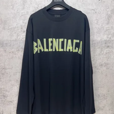 バレンシアガ Tシャツ