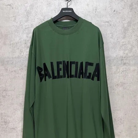 バレンシアガ Tシャツ