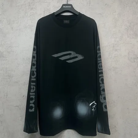 バレンシアガ Tシャツ