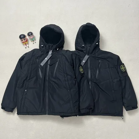 フェラガモ ダウンジャケット