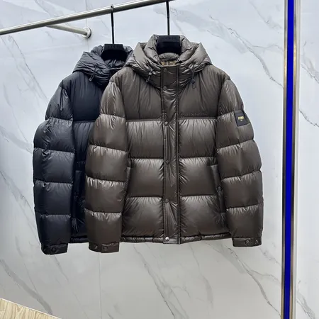 フェンディ ダウンジャケット