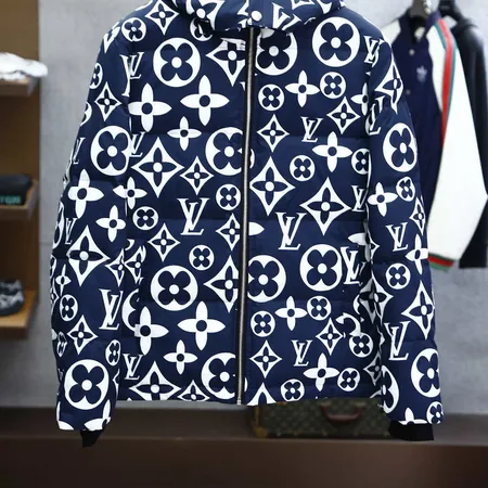 ルイヴィトン ダウンジャケット