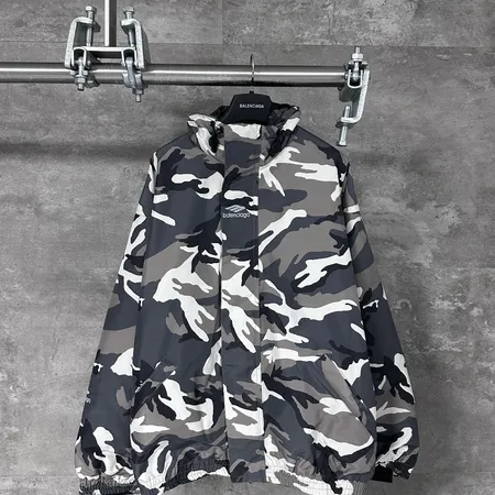 バレンシアガ ダウンジャケット