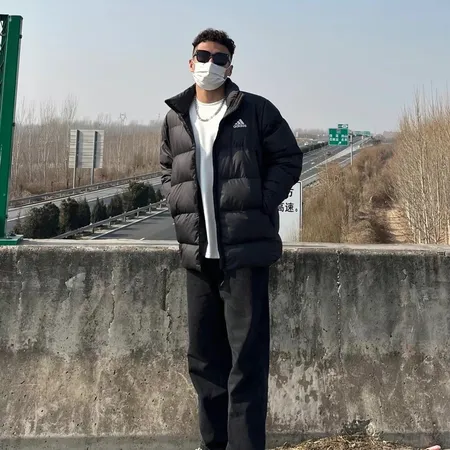 アディダス ダウンジャケット