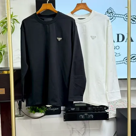 プラダ Tシャツ