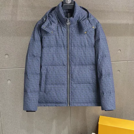 フェンディ ダウンジャケット