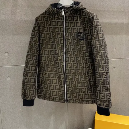 フェンディ ダウンジャケット