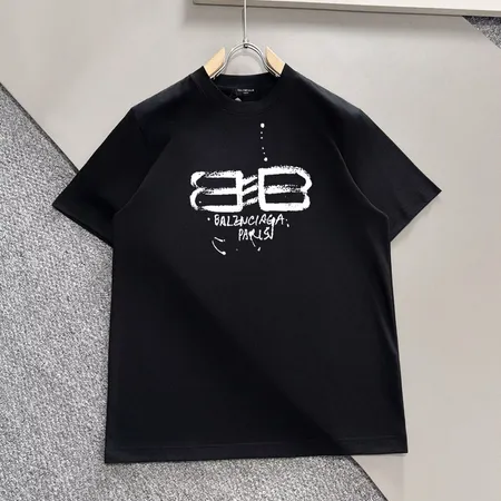 バレンシアガ Tシャツ