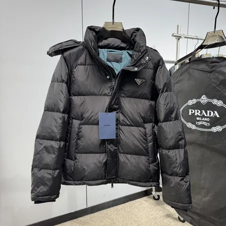 プラダ ダウンジャケット