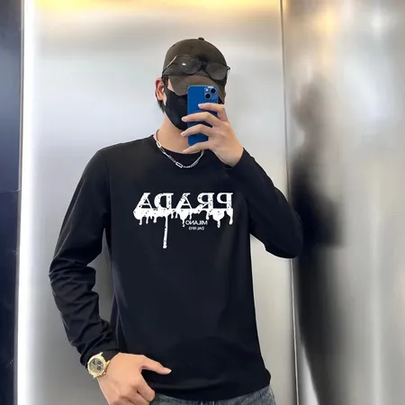 プラダ Tシャツ