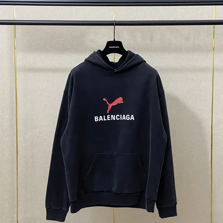 バレンシアガ パーカー