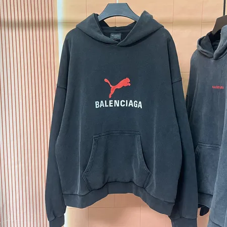 バレンシアガ パーカー