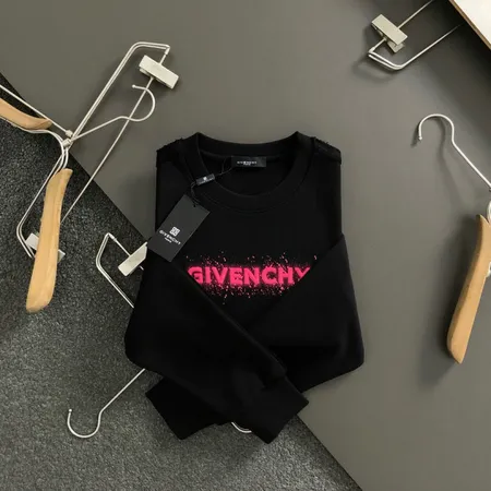 ジバンシィ Tシャツ