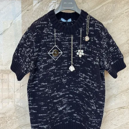プラダ Tシャツ