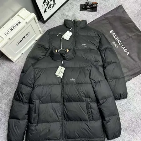 バレンシアガ ダウンジャケット