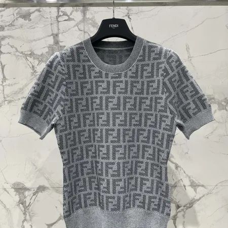 フェンディ Tシャツ