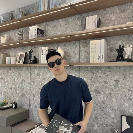 フェンディ Tシャツ